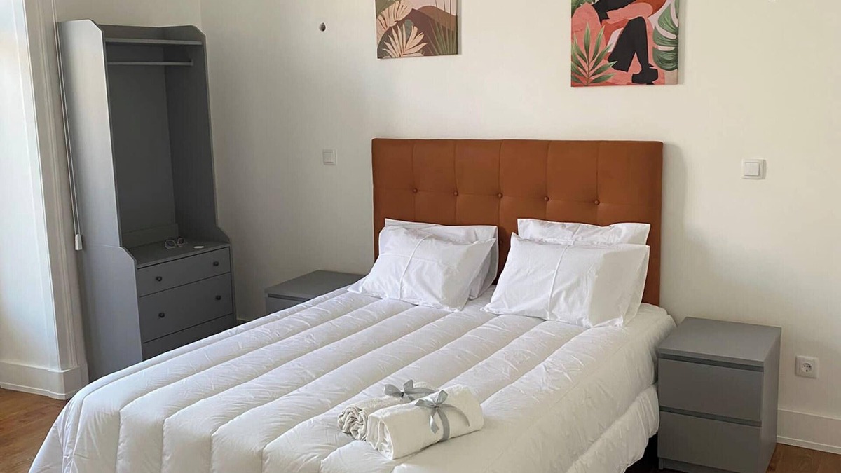 Penha de Franca Apartment | Homerez - Spacious apartment in Lisboa - 175 m² - Private Balcony