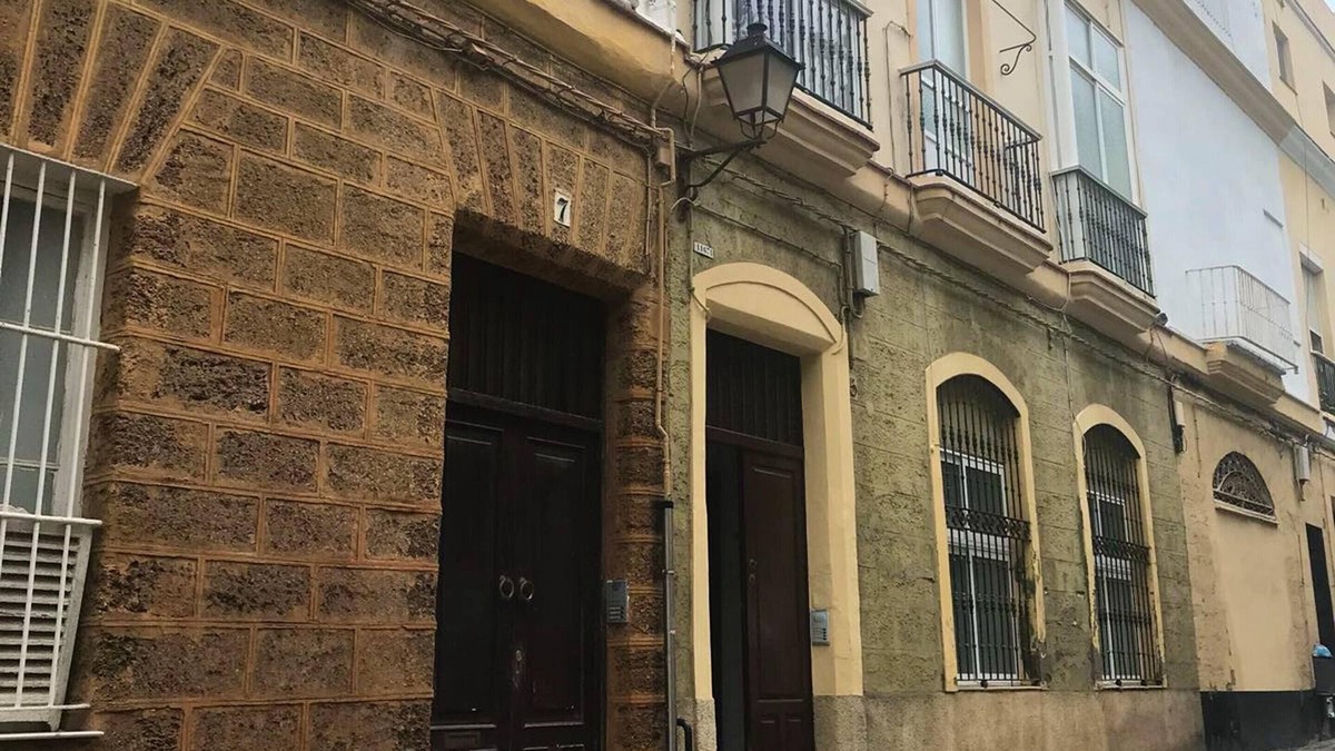 Old Town Apartment | Homerez - Spacious appartement for 6 ppl. with balcony at Cádiz