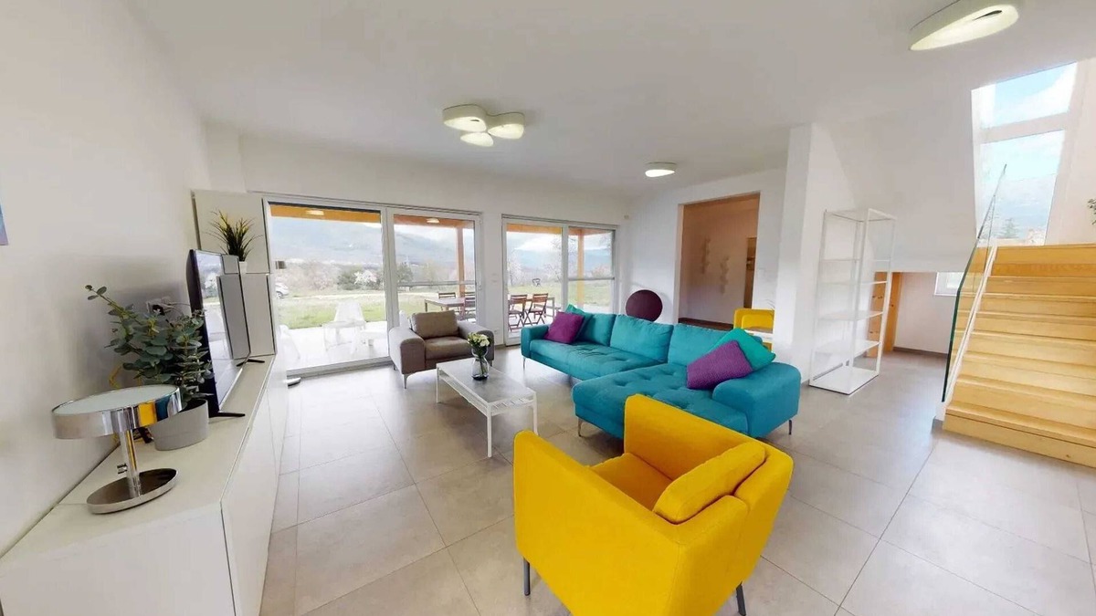 Corfinio House | Homerez - Spacious family home in Corfinio with mountain view