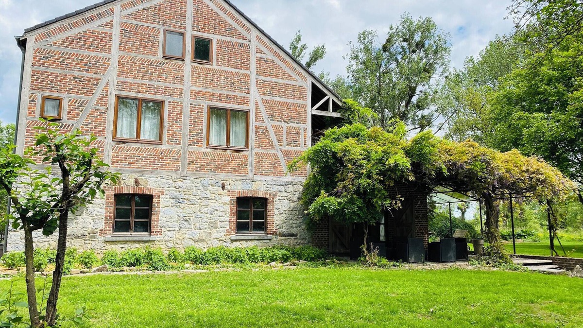 Eprave House | Homerez - Spacious house in Rochefort with private garden and terrace