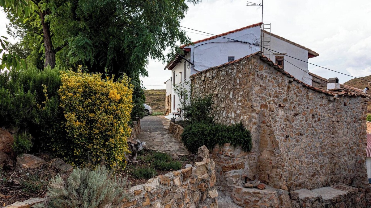 Albentosa House | Homerez - Spacious house in Albentosa with mountain view