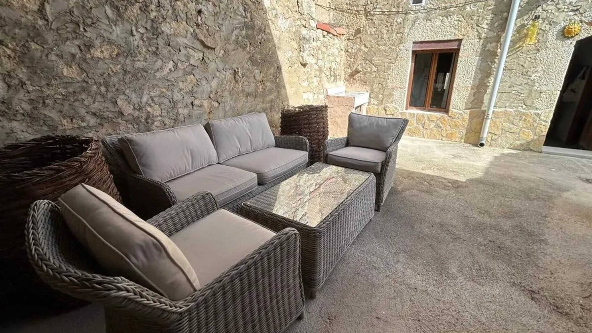 Valdeande House | Homerez - Spacious House in Valdeande with Garden
