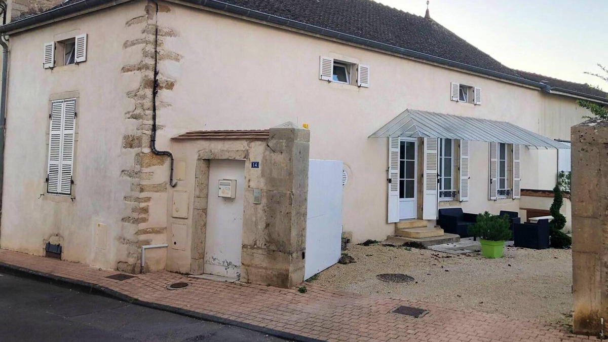 Meursault House | Homerez - Spacious house for 6 ppl. with garden and terrace at Meursault