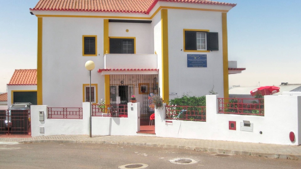 Alandroal House | Homerez - Spacious House in Alandroal with Garden
