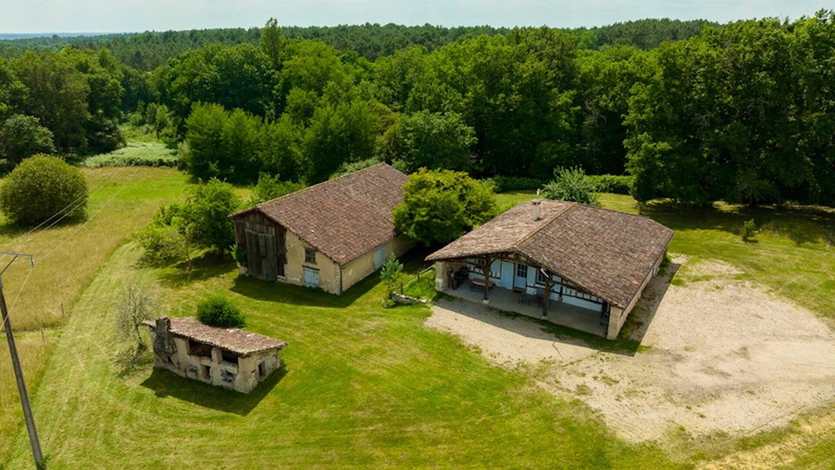 Cudos House | Homerez - Spacious house for 8 ppl. with terrace at Cudos