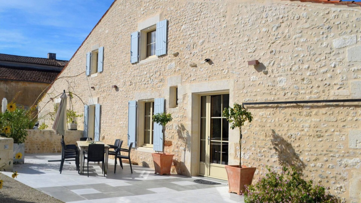 Cabariot House | Homerez - Spacious House in Cabariot, 180m², Garden