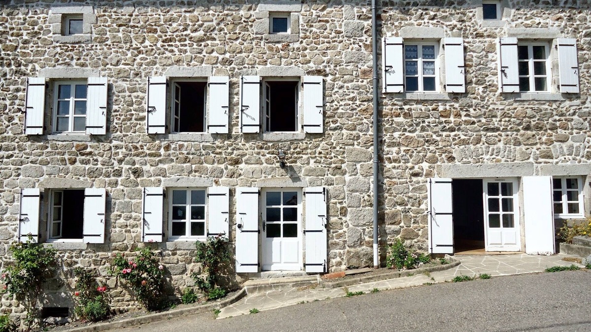 Celles-sur-Durolle House | Homerez - Spacious House in Palladuc, Mountain View