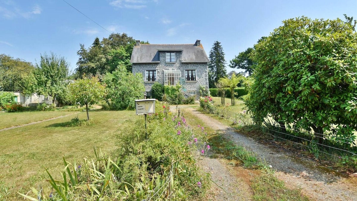 Quebriac House | Homerez - Spacious house for 6 ppl. with garden and terrace at Québriac