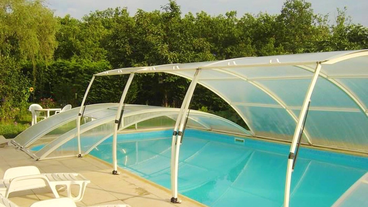 Sarrazac House | Homerez - Spacious house for 8 ppl. with shared pool and garden at Sarrazac