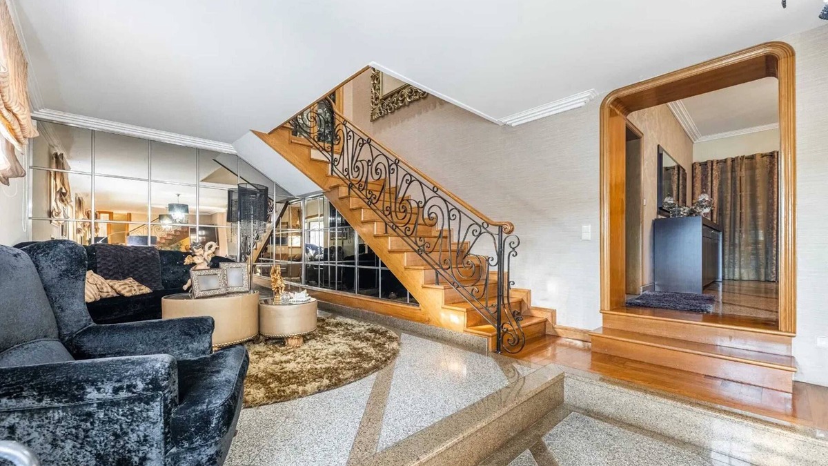 Paredes House | Homerez - Spacious House with Pool in Vandoma