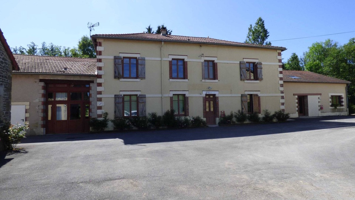 Nouart House | Homerez - Spacious House with Jacuzzi in Nouart