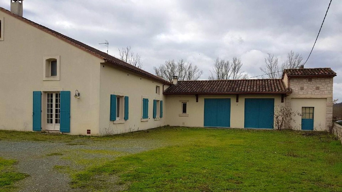 Albi House | Homerez - Spacious house with terrace and balcony