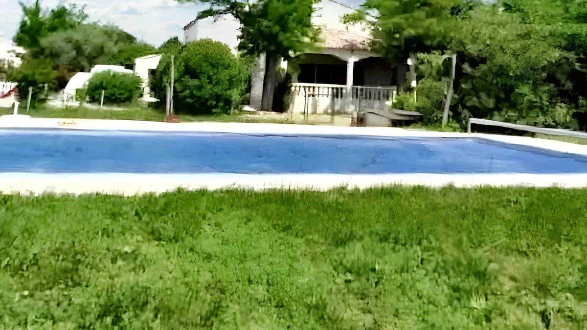 Aimargues Villa | Homerez - Spacious Villa in Aimargues with Private Pool