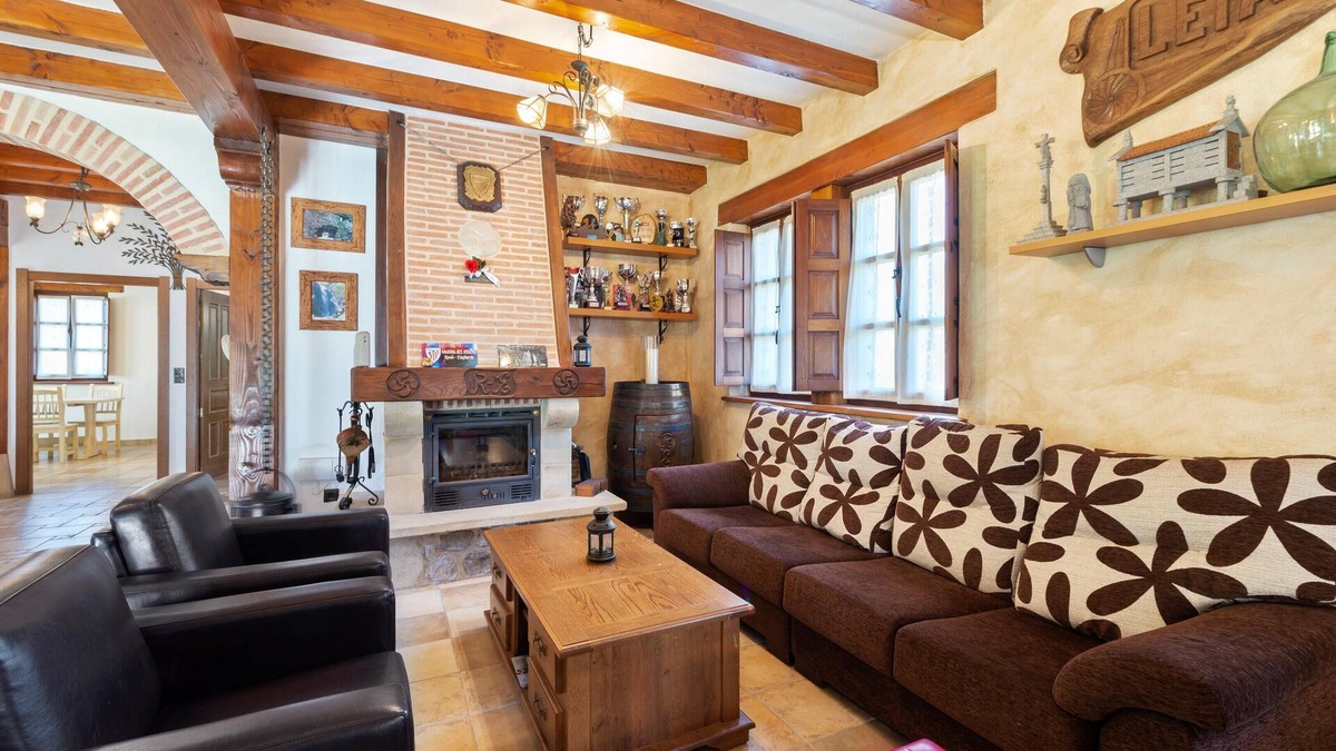 Dima Villa | Homerez - Spacious villa 10 km away from the beach for 8 ppl. with swimming-pool