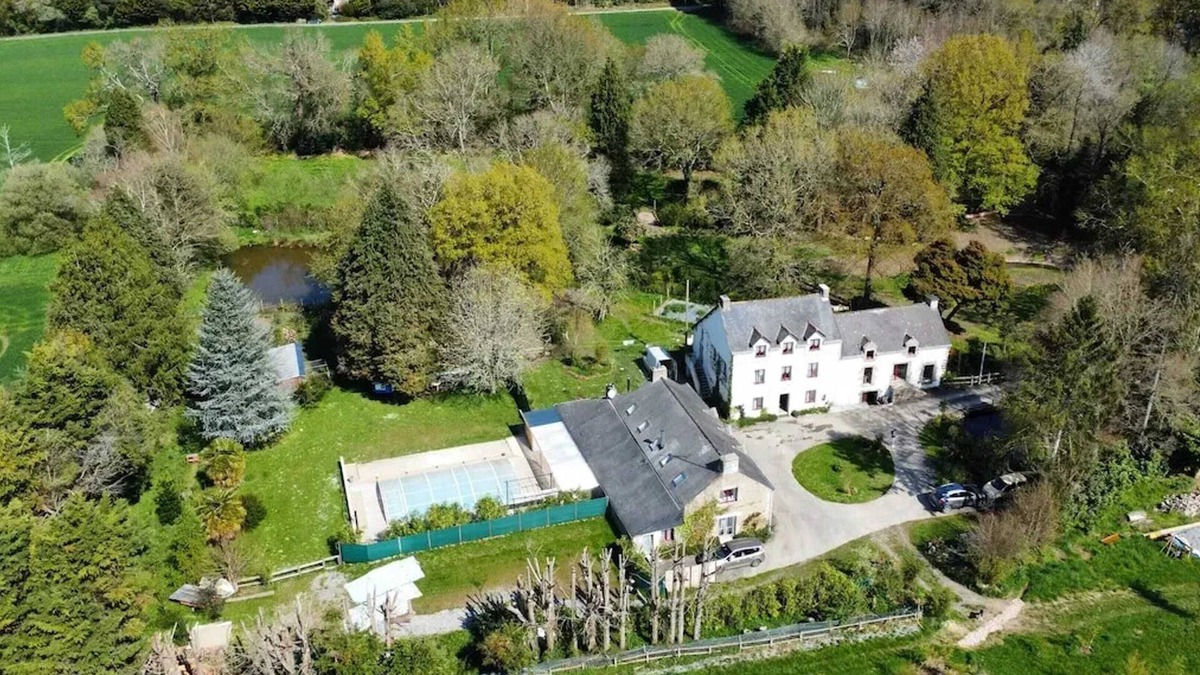 Beganne Villa | Homerez - Spacious Villa with Private Pool in Béganne