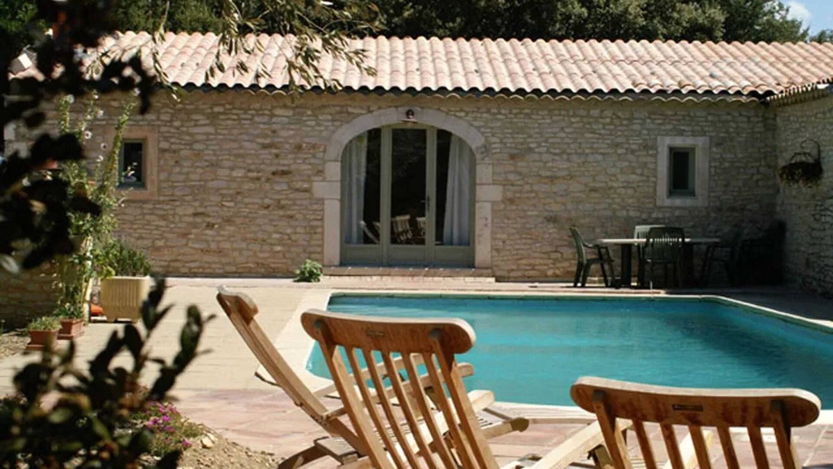 Chamaret Villa | Homerez - Spacious Villa in Chamaret with Private Pool