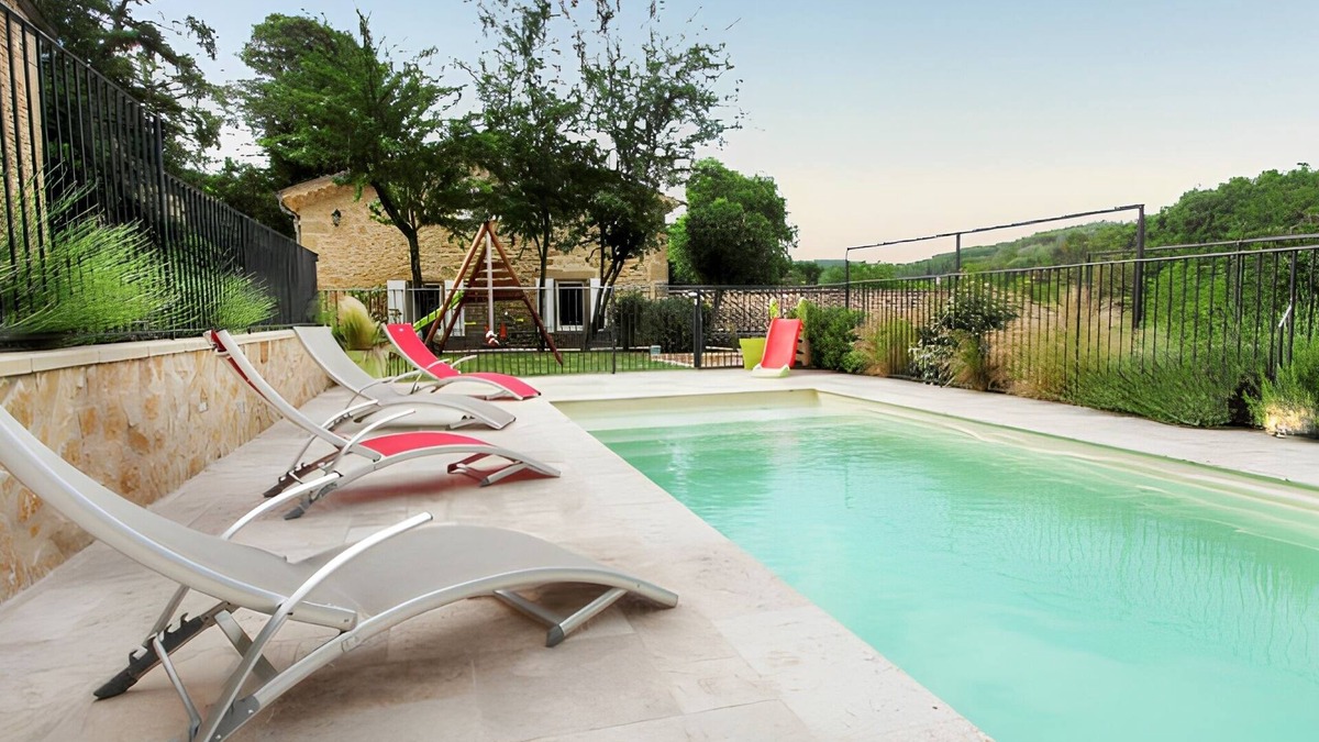 Divajeu Villa | Homerez - Spacious villa in Divajeu with private pool