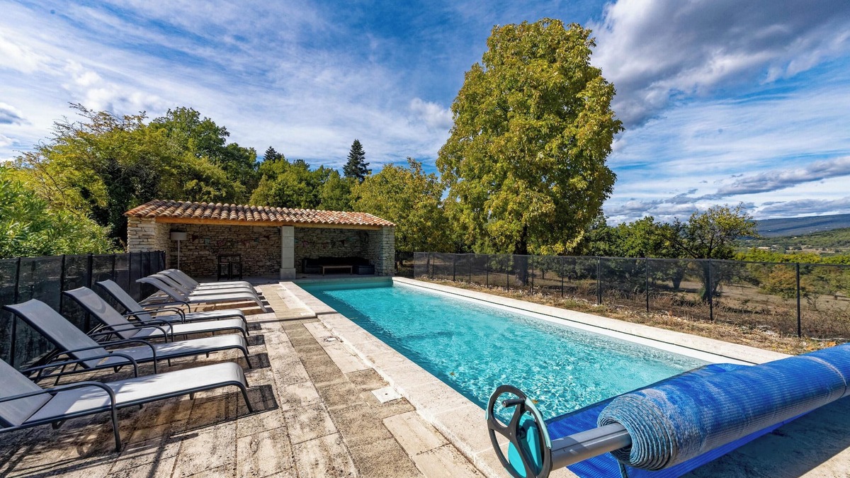 Saignon Villa | Homerez - Spacious Villa with Garden in Saignon