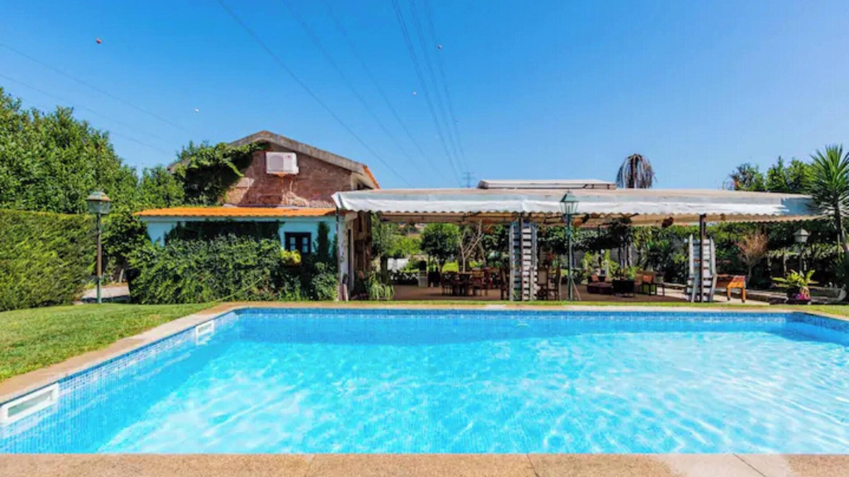 Irivo Villa | Homerez - Spacious villa with private pool in Penafiel