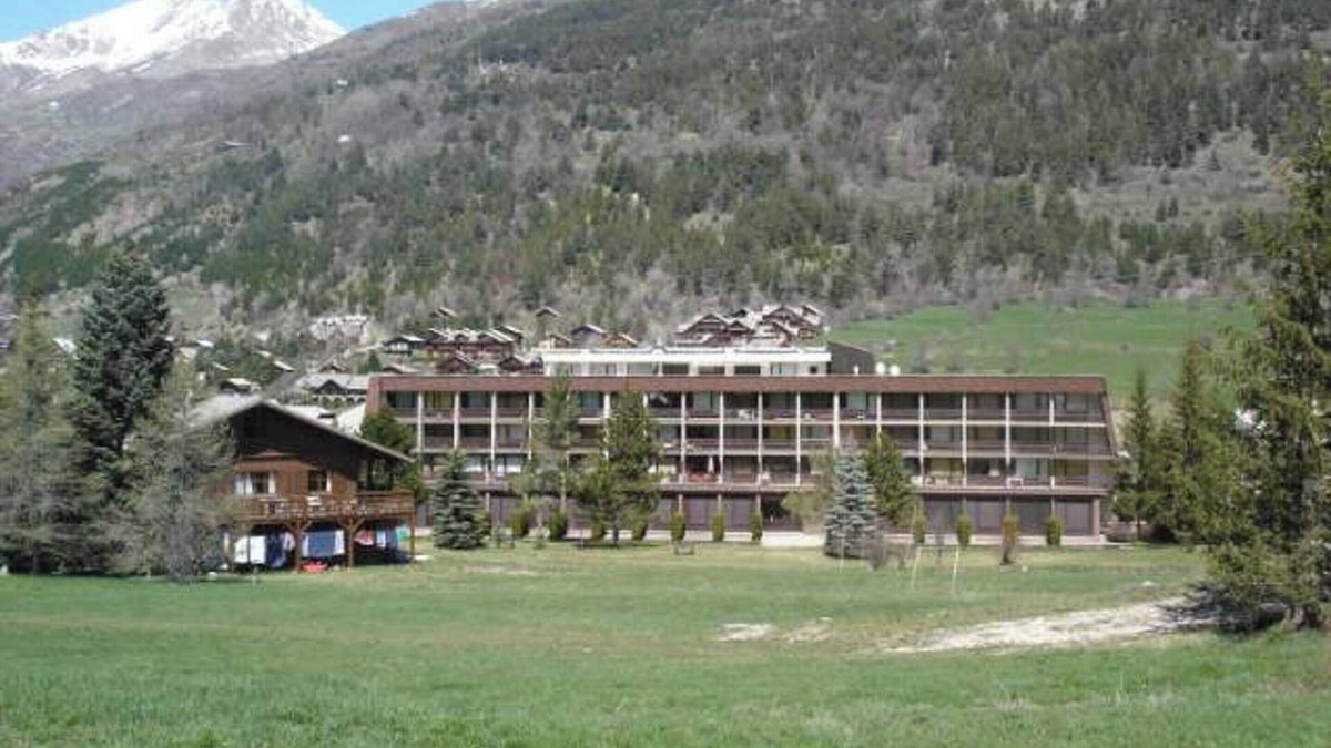 La Salle-les-Alpes Apartment | Homerez - Studio in La Salle-les-Alpes