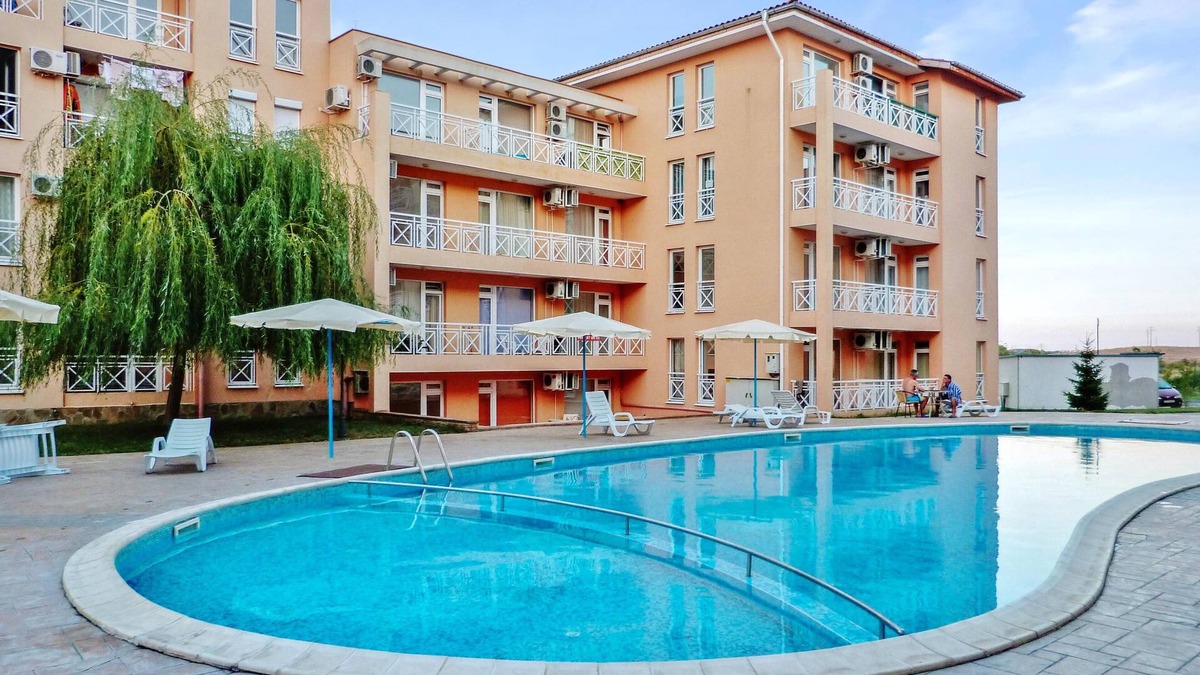 Tankovo Apartment | Homerez - Studio 3 km away from the beach for 2 ppl. with shared pool at Tankovo
