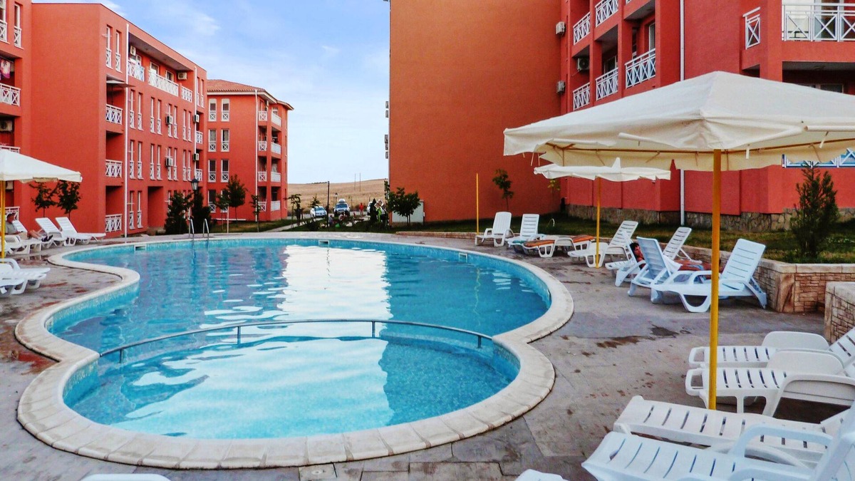 Tankovo Apartment | Homerez - Studio 3 km away from the beach for 2 ppl. with shared pool at Tankovo