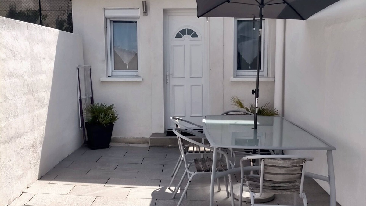Beziers Apartment | Homerez - Studio Béziers, terrace, parking.