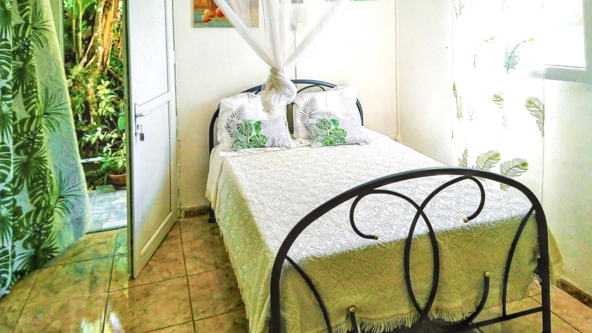 Fontaine de Moutte Apartment | Homerez - Studio Fort-de-France garden view