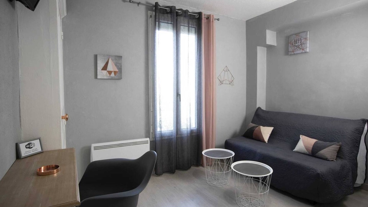 Clermont-Ferrand Apartment | Homerez - Studio in Clermont-Ferrand