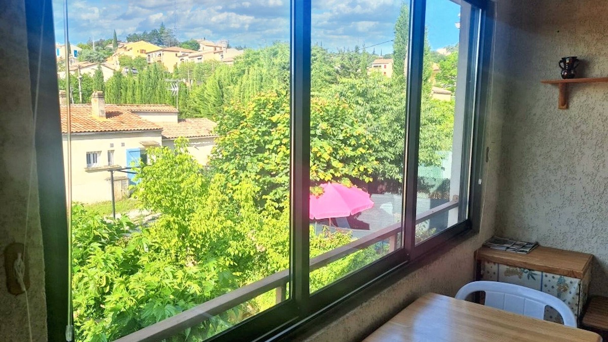 Greoux-les-Bains Apartment | Homerez - Studio in Gréoux-les-Bains