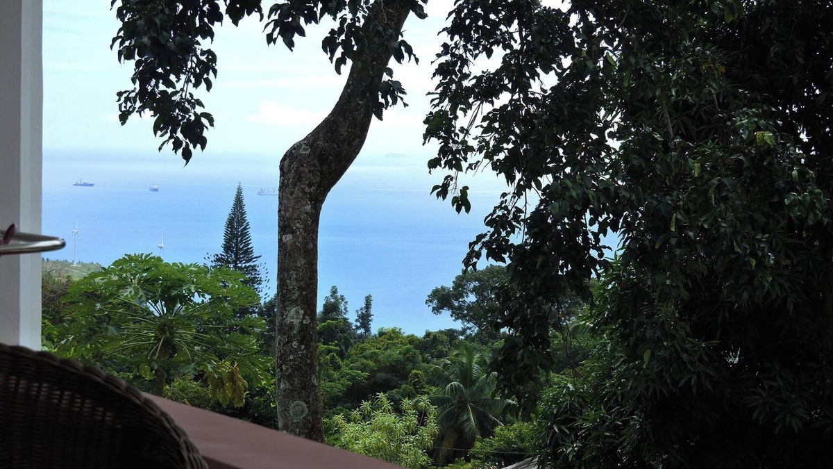 Zig Zag Ward Apartment | Homerez - Studio with sea view Mahé.