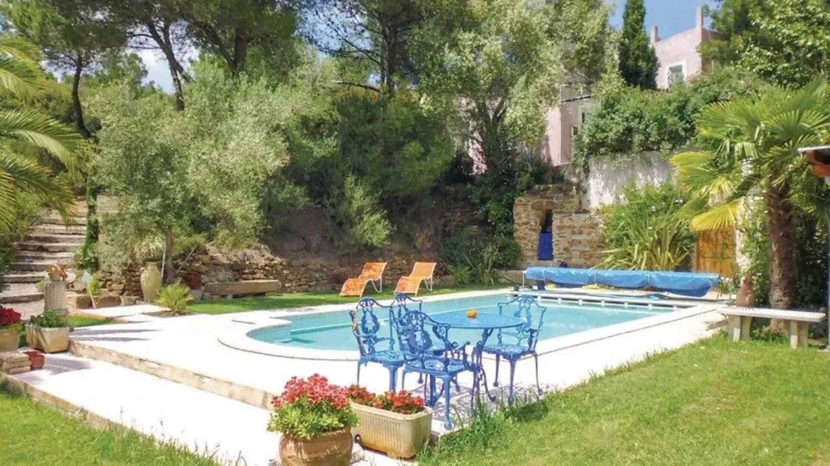 Montseret Villa | Homerez - Tranquil Villa in Montséret with Private Pool