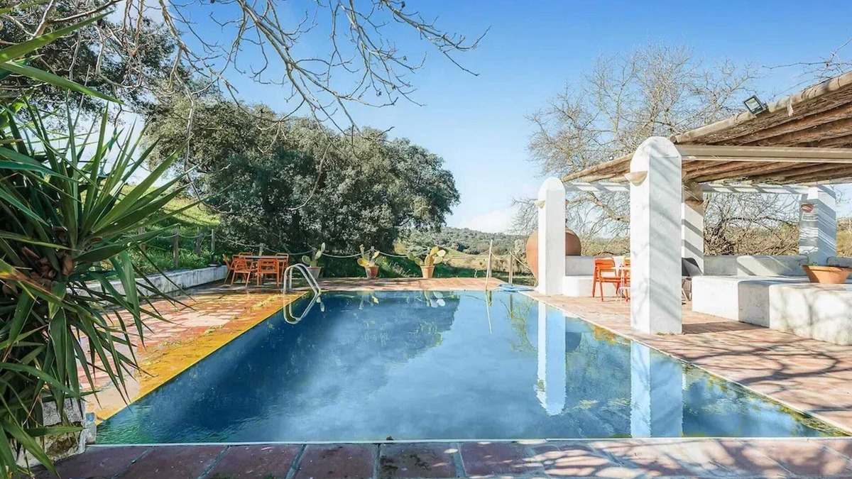 Valverde de Leganes Villa | Homerez - Villa mountain view - Valverde