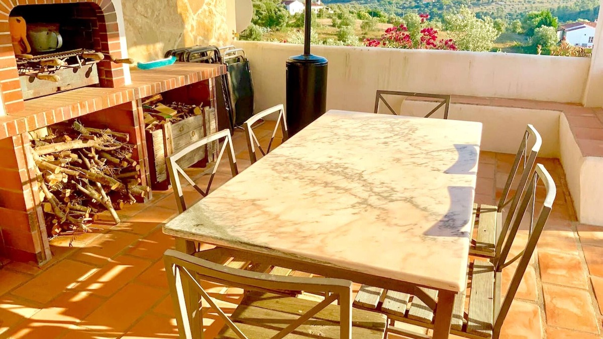 Pedrogao Villa | Homerez - Villa for 5 ppl. with shared pool and jacuzzi at Casais de Sao Bras