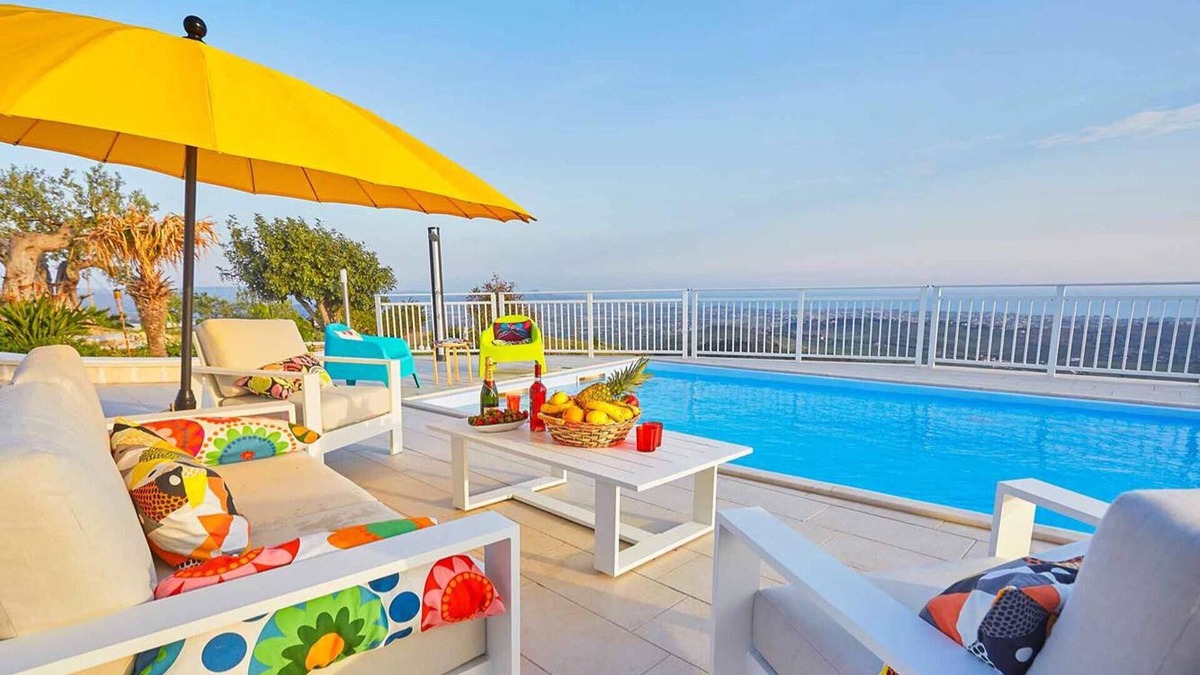 Favara Villa | Homerez - Villa 10 km away from the beach with swimming-pool and jacuzzi