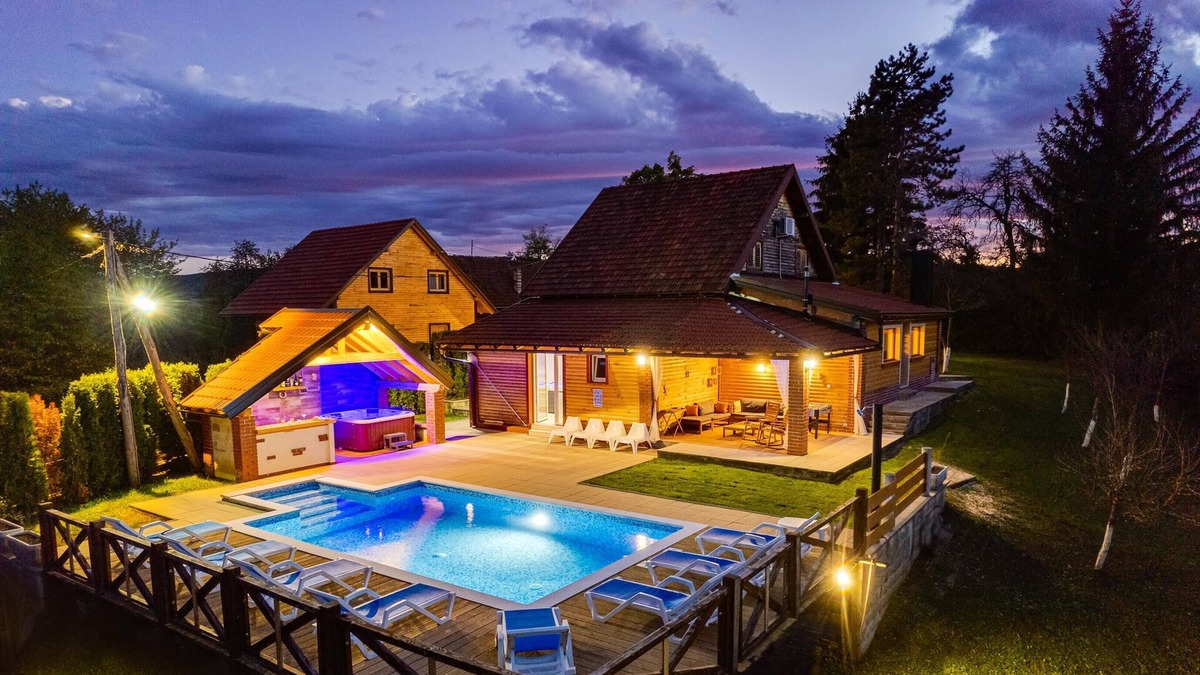 Gornje Dubrave Villa | Homerez - Villa for 8 ppl. with swimming-pool, sauna, jacuzzi, spa and terrace