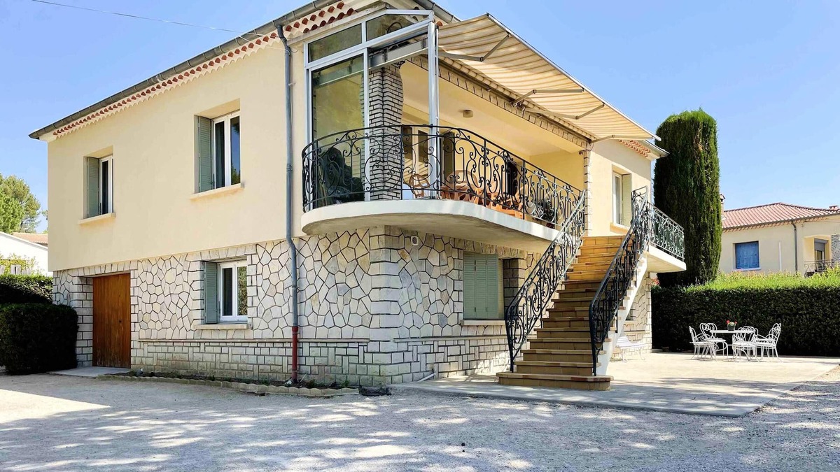 Sablet Villa | Homerez - Villa for 12 ppl. with swimming-pool, garden and terrace at Sablet