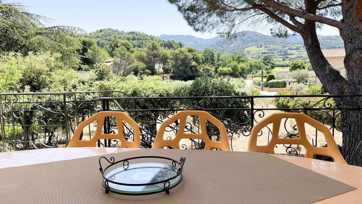 Sablet Villa | Homerez - Villa for 12 ppl. with swimming-pool, garden and terrace at Sablet