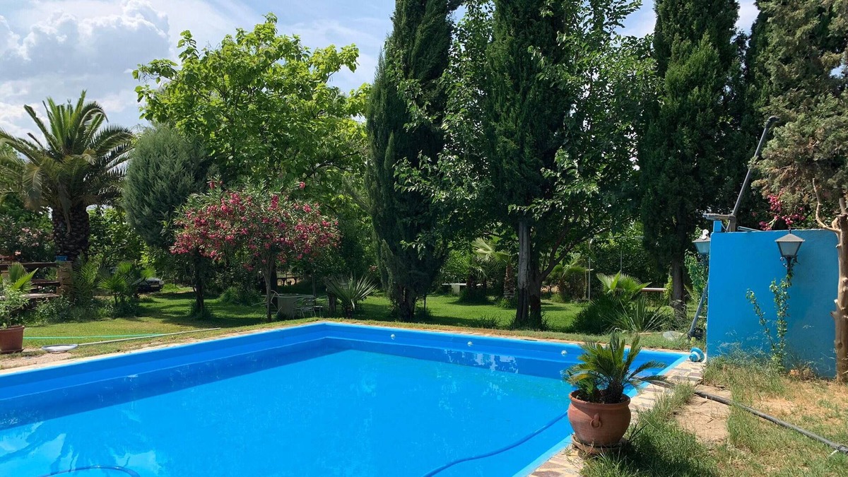 Merida Villa | Homerez - Villa for 5 ppl. with swimming-pool, garden and terrace at Merida
