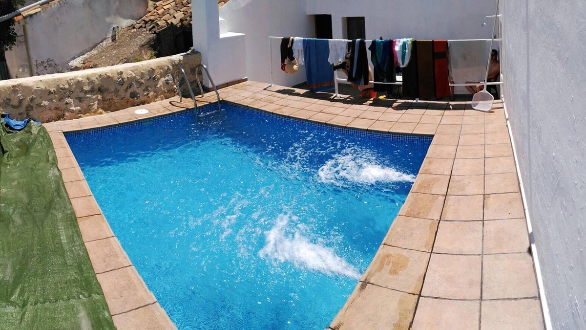 Villa de Ves Villa | Homerez - Villa for 8 ppl. with swimming-pool and garden at Villa de Ves