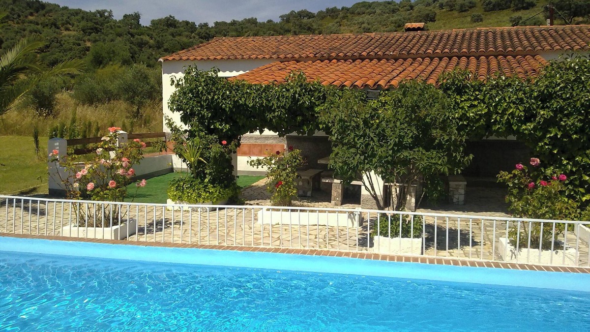 Aroche Villa | Homerez - Villa in Aroche with pool.