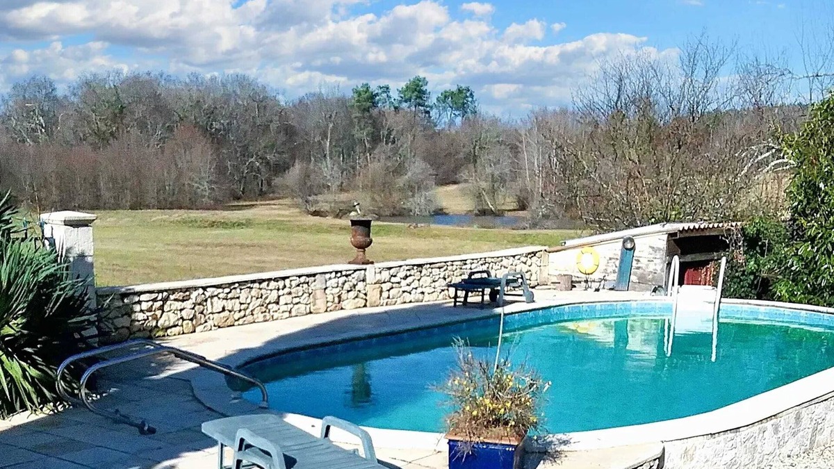 Bosset Villa | Homerez - Villa in Bosset, pool.