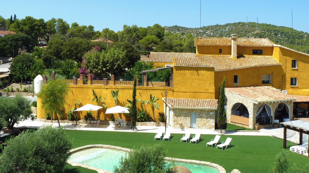 Can Trabal Villa | Homerez - Villa in Can Trabal, Pool