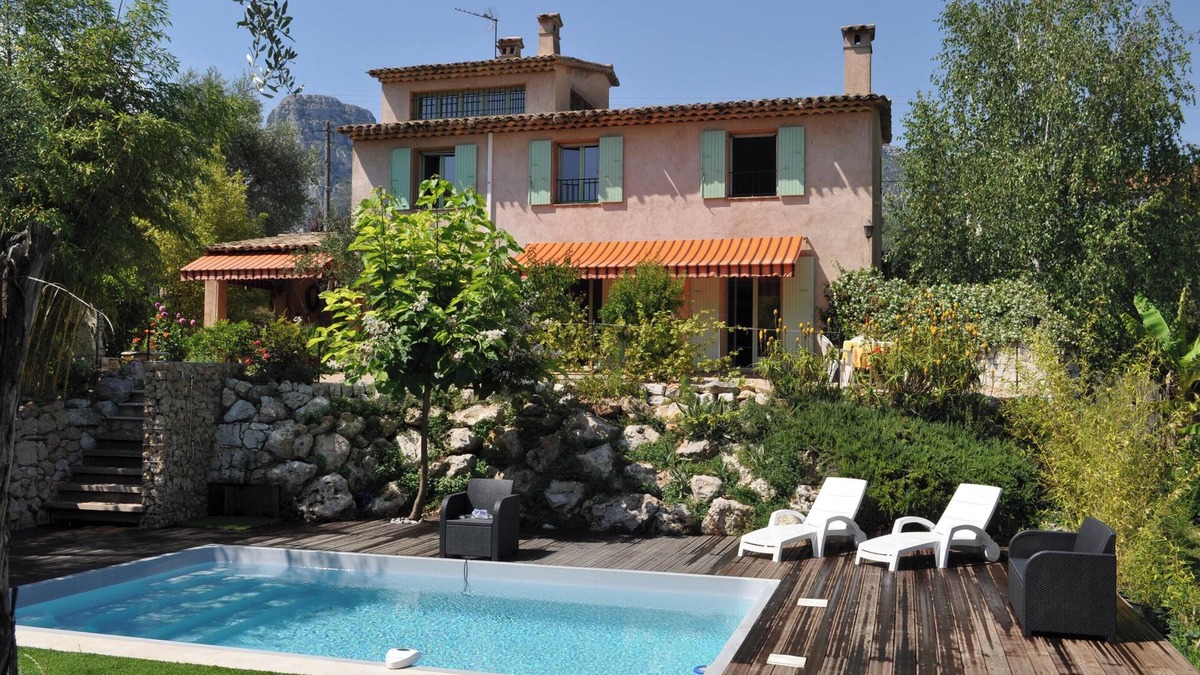 La Gaude Villa | Homerez - Villa La Gaude with Pool