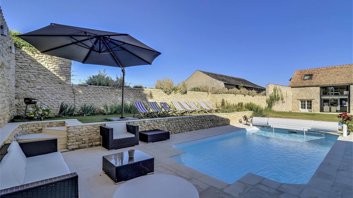 Amponville Villa | Homerez - Villa with Pool and Garden in Amponville