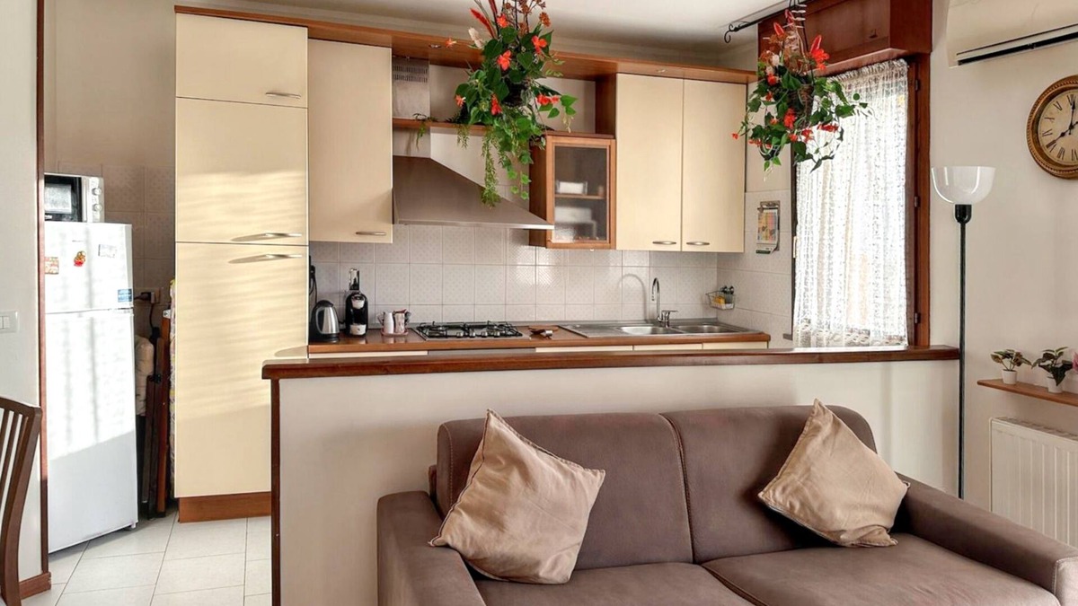 Bogolese Apartment | Homerez - Welcoming apartment in Chiozzola 60 m² with spacious balcony for 5