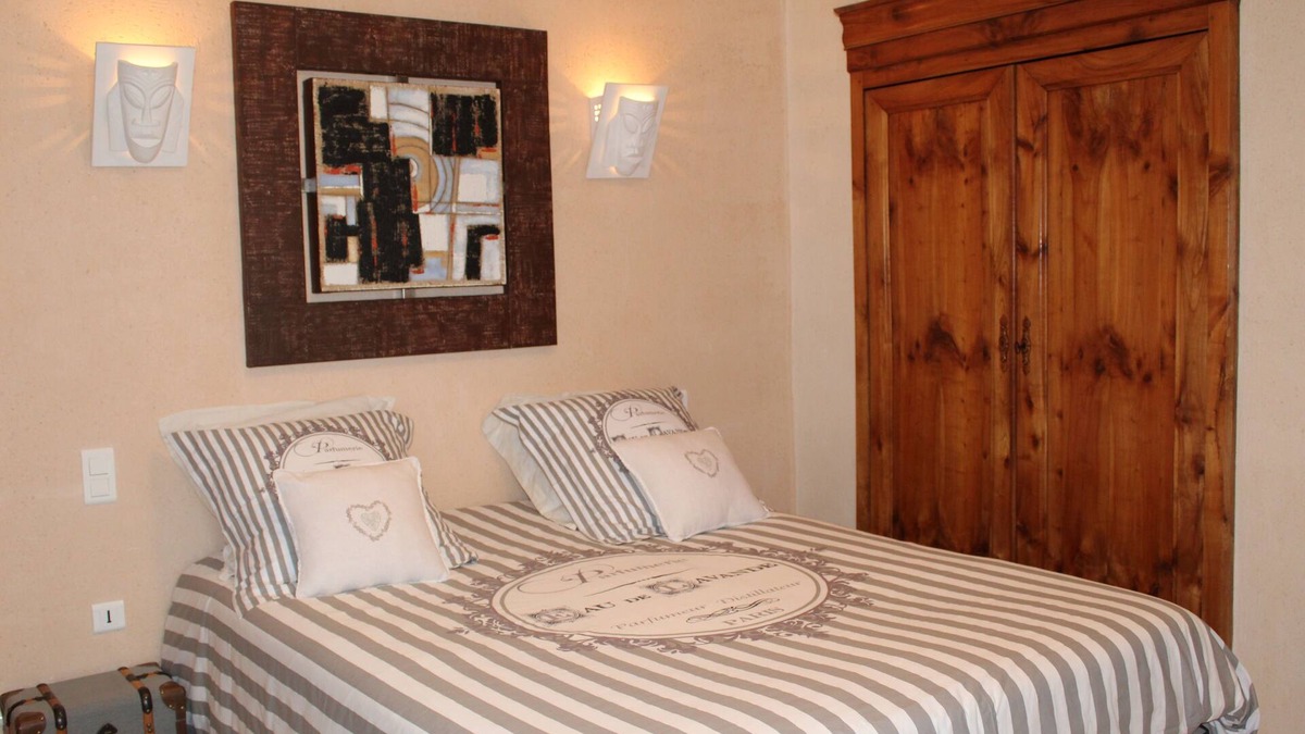 Saint Meloir-des-Bois Bed & Breakfast | Homestay