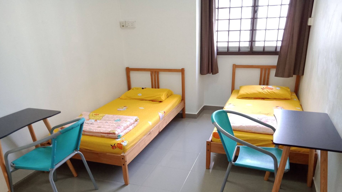 Woodlands Apartment | Homestay Near MRT/subway & 300+ eateries Clean, quiet & safe Private room