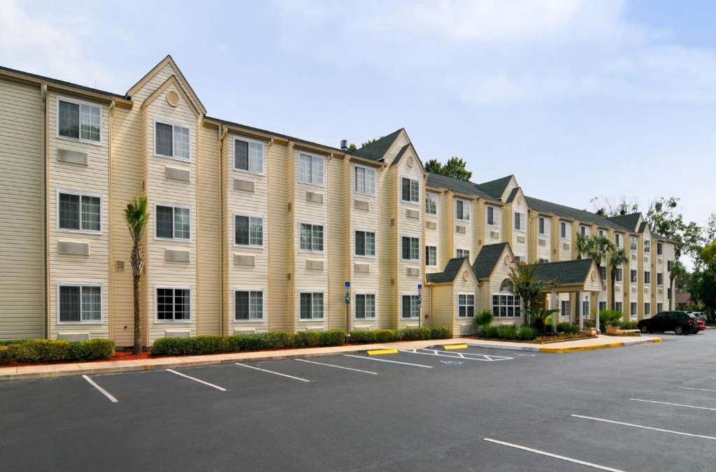 Southpoint Hotel | Hometown Inn & Suites Jacksonville Butler Blvd./Southpoint