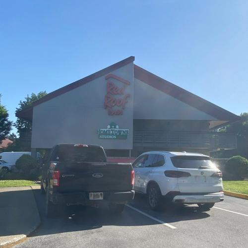 Bowmansville Hotel | HomeTowne Studios by Red Roof Buffalo - Niagara Airport